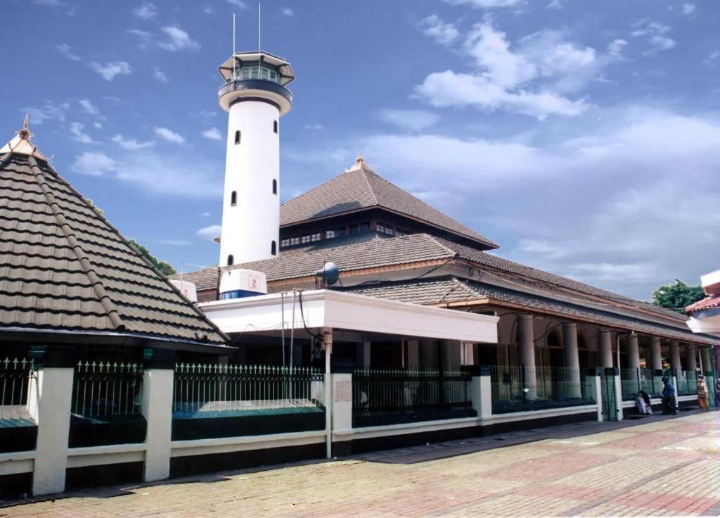 Hotel Graha Teras Syariah Surabaya Exterior foto